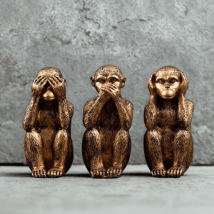 Brązowych figurek małpy zestaw 3