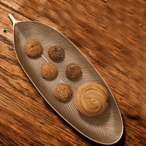 Nowoczesna miska stołowa w kształcie liścia - złota