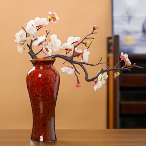 Czerwony ceramiczny wazon