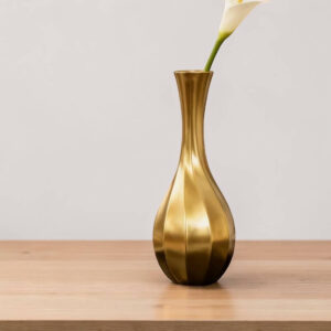 Minimalistyczny wazon – kolor złoty