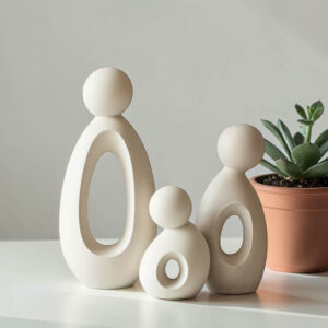 Grupa figurek rodzinnych, 3 sztuki – biała